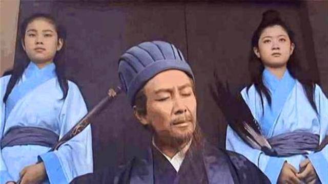 原创空城计最大疑点,其实是城楼上的两琴童?难怪司马懿马上撤