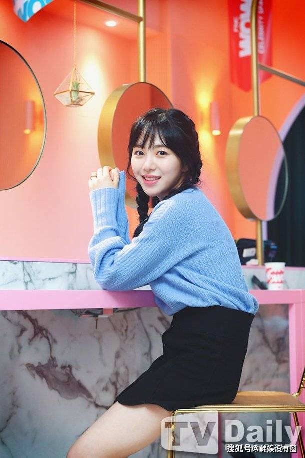 原创在揭露 aoa 智珉"欺凌"一个月后,权珉阿重新展开活动