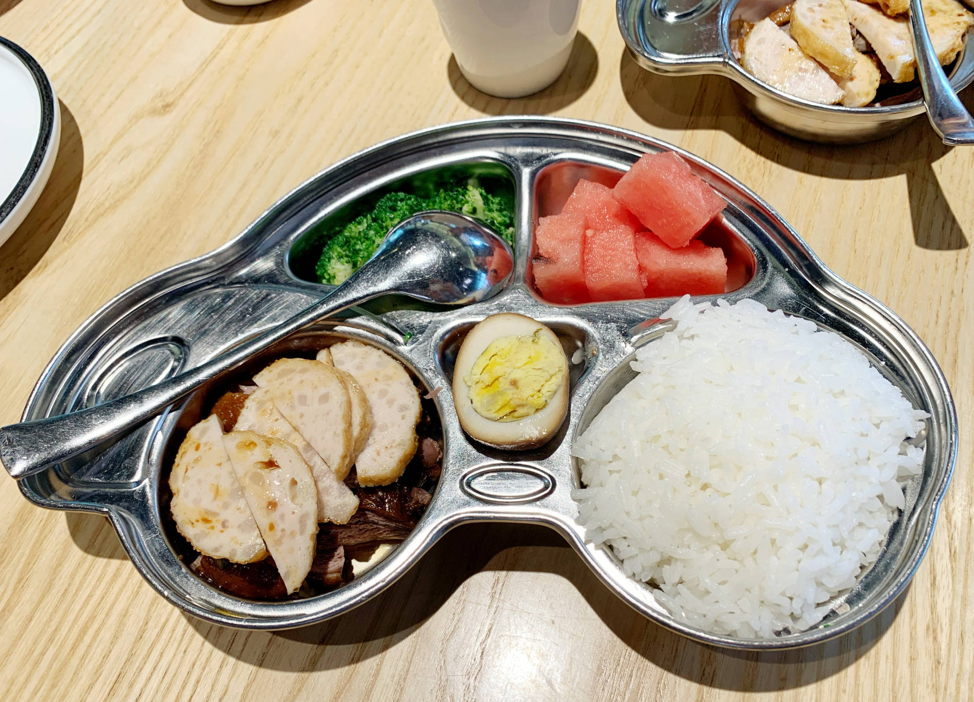 原创午餐在饭店吃鹅肉饭39元1份网友看了都说就几片肉太贵了