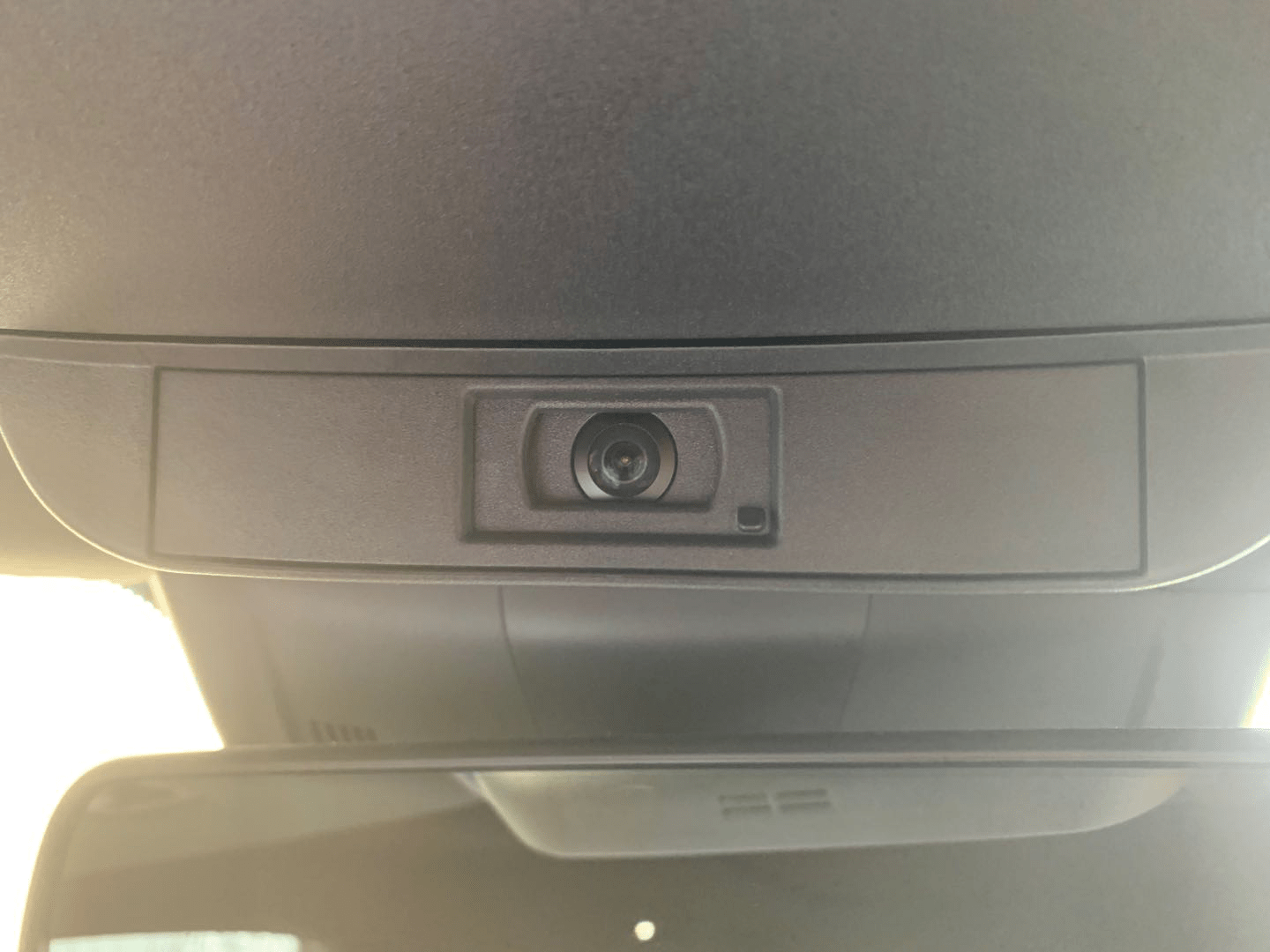 比亚迪汉车内摄像头滑盖开启状态