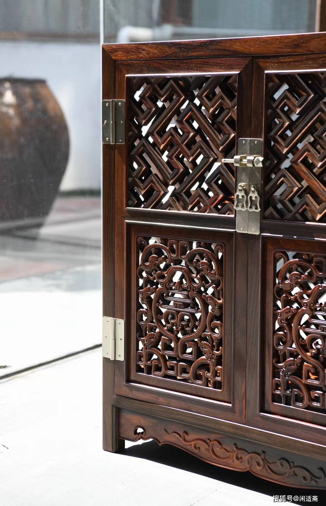 原创螭龙纹万字纹方角柜