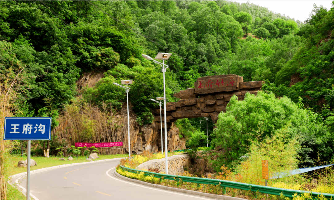 (2)線路二:欒川縣城—赤土店鎮—五肩頭隧道—獅子廟鎮—景區大門.