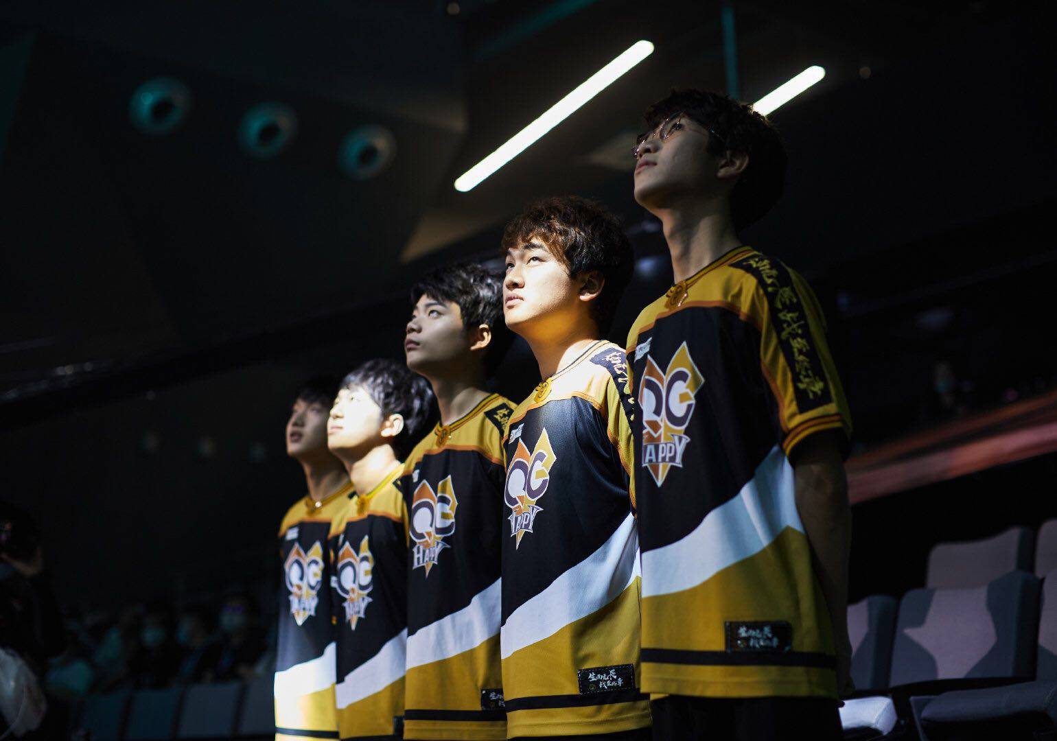 kpl主播德华因为口嗨qg道歉!水友:吃了红利回头就不认人?