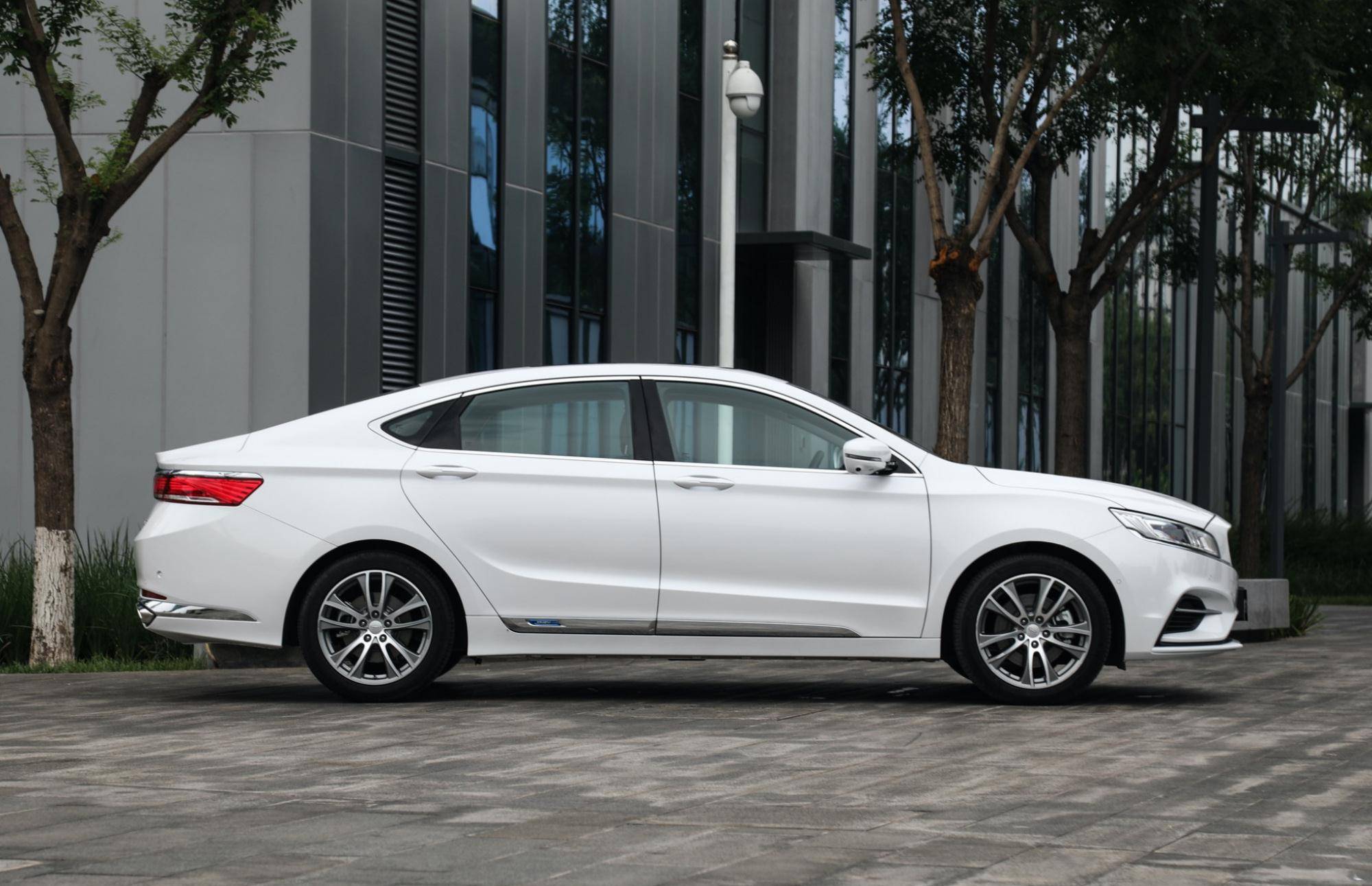 为了活下去这b级车从1368万降至978万比合资a级车便宜