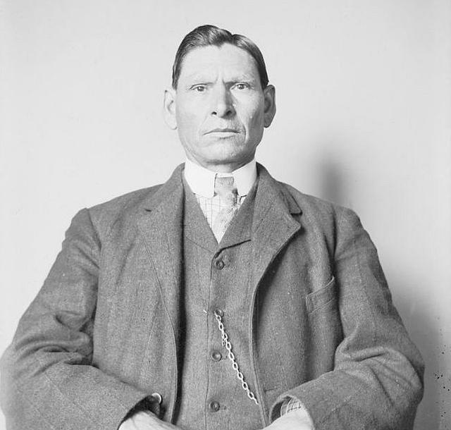 原创从美国总统华盛顿起,就开始了对印第安人的同化,这照片就是结果