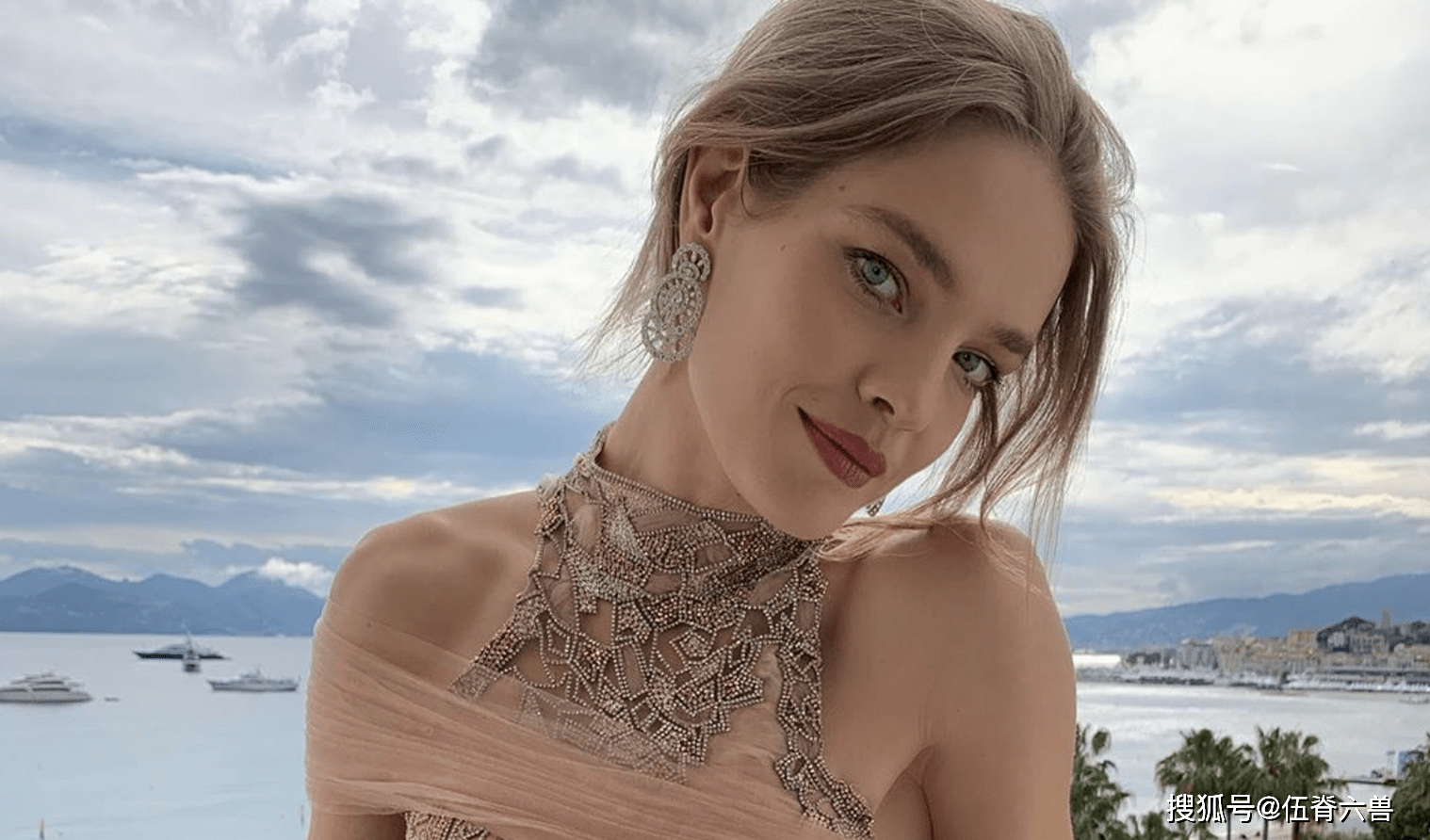 natalia小时候的生活并不富裕,她出生在一个俄罗斯的贫穷小镇,而她的