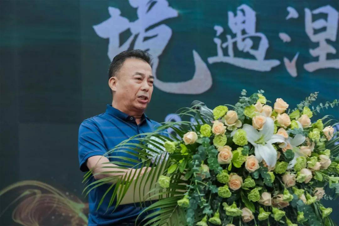 南阳楼市 本地楼市万德隆商贸集团总经理邓福胜先生在上台致辞中,代表