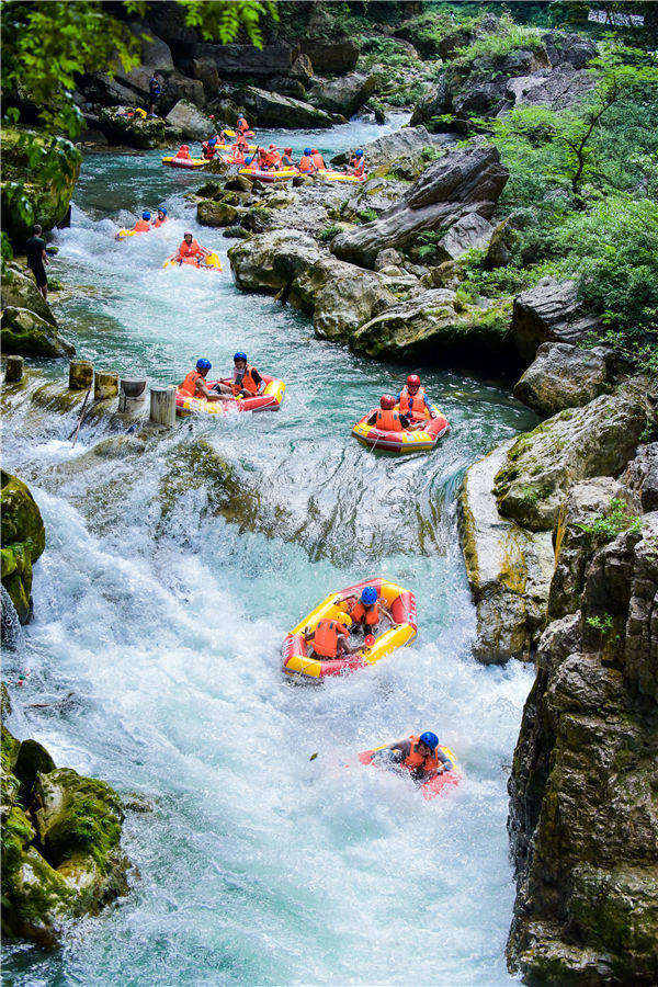 消夏避暑镇远高过河惊声尖笑趣味漂流挑战赛开赛