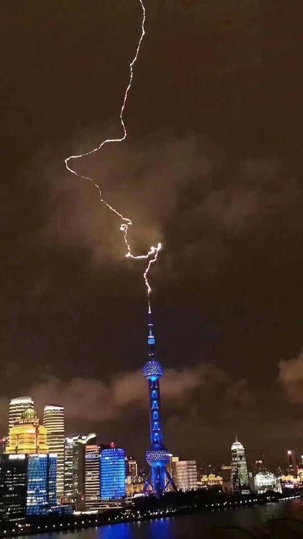 上海东方明珠塔火灾图片