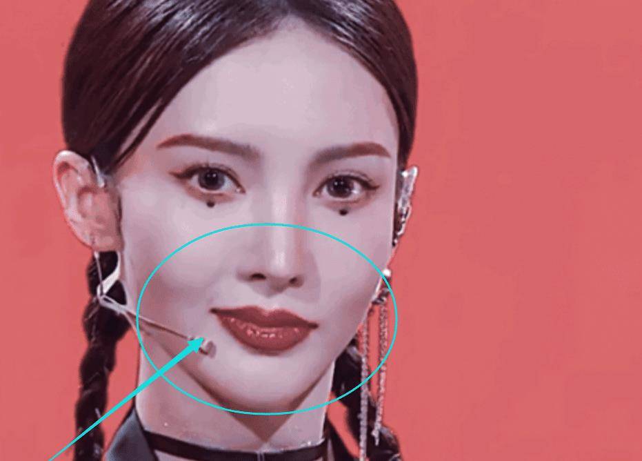 金晨霸气回怼嘴歪传言看清她晒的童年照整没整容一目了然