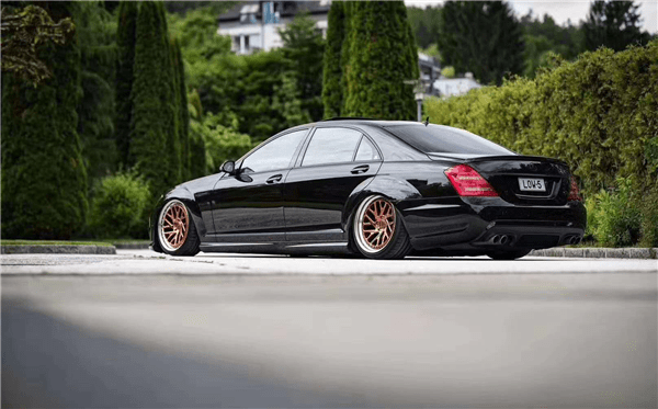 李洋分享奔驰w221改装airbft气动避震品牌有什么好处作用