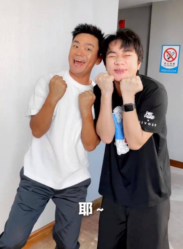 王宝强王祖蓝久违同框,再现"宝蓝兄弟"动作,网友:爷青回!
