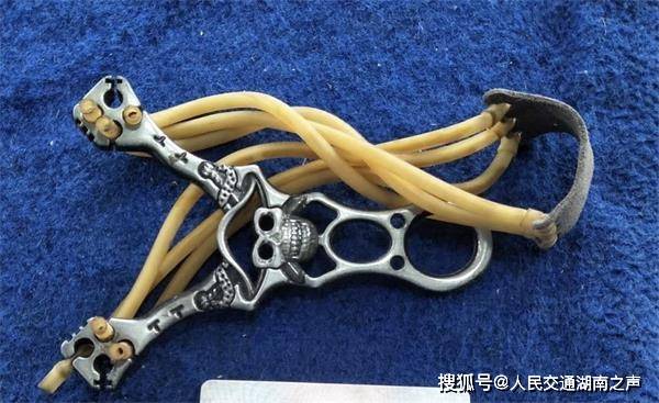 欲送弹弓给孙子做生日礼物 未料乘坐火车遇上"麻烦"