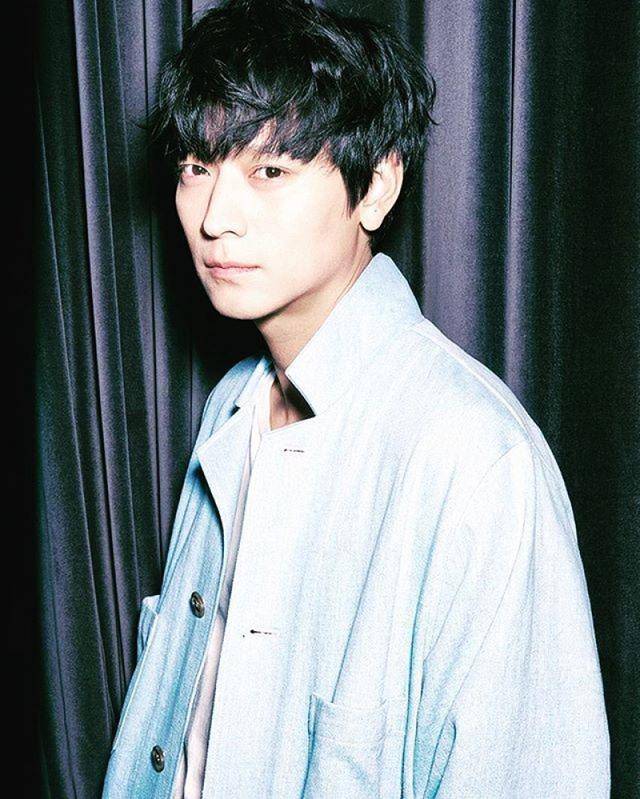 39岁姜栋元真是神颜鼻祖!大长腿,巴掌脸,请问他有缺点吗?_姜东元