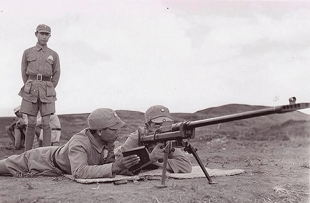 美軍當年對中國遠征軍進行培訓的珍貴瞬間:反坦克武器看著過癮!