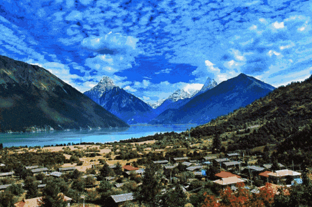 8月,是林芝巴松措一年中,空气含氧量最大,湿度最高,体感最佳的时候