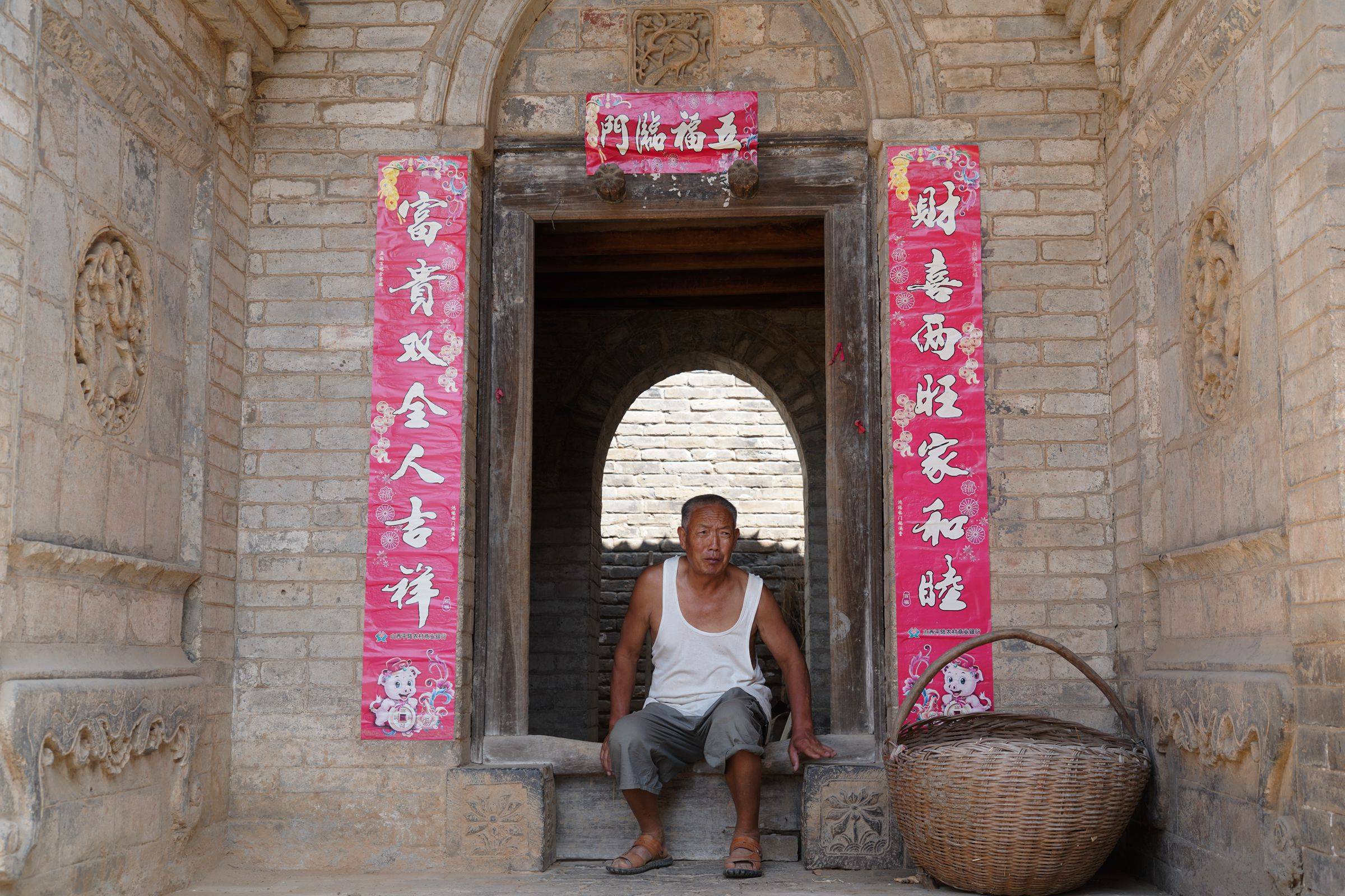 深山农村400年土豪宅院,有人买房挖地寻宝,结果出乎意料