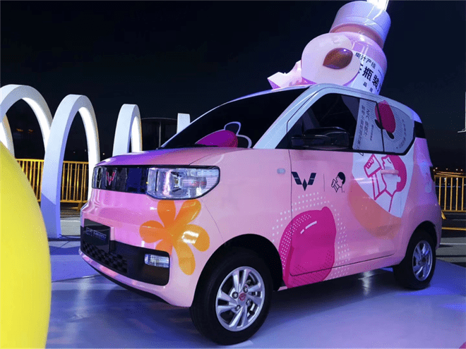 五菱宏光mini ev:谁说开五菱宏光的一定是抠脚大汉?