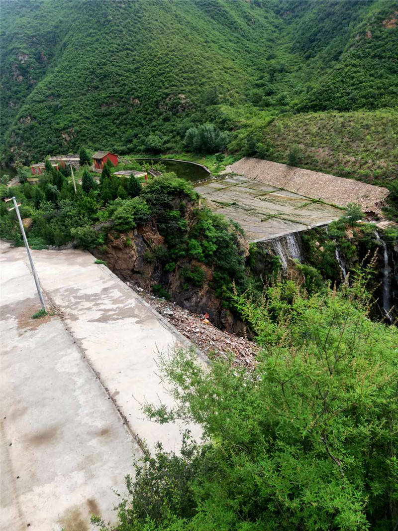 河北涞水庄里水库泄洪道被填死