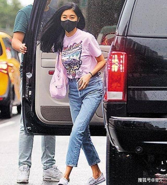 肚子5年都没动静,43岁"美魔女"秘寻孕医,为小6岁嫩夫求子?_李仕凡