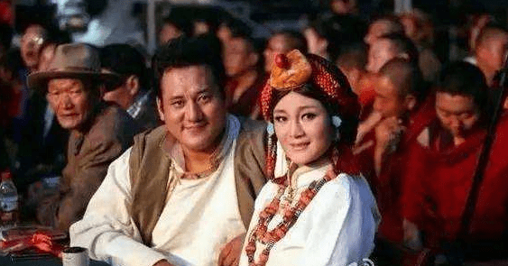 降央卓玛的老公,原来是央视工作17年的他,果然是才子配才女