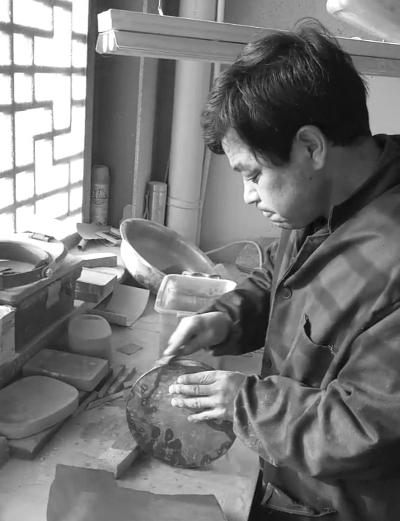 赴陇援西实践团诚邀洮砚大师进行洮砚文化讲座