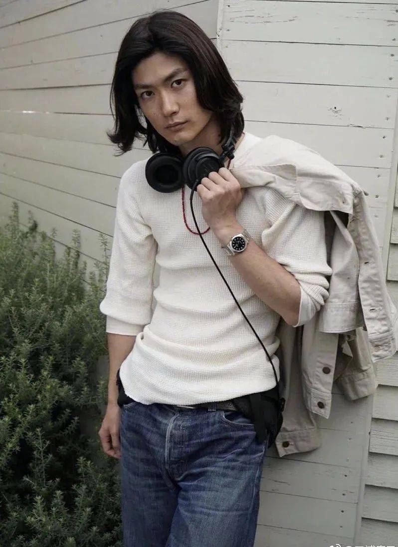 三浦春马生前战争剧播出演技获好评穿军服重回家园催泪无数