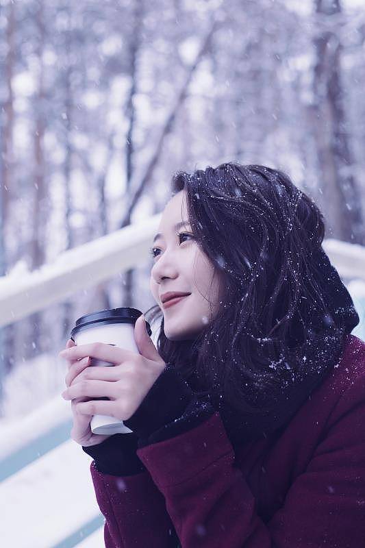 半个月亮爬上来获国际大奖实力演员吕艳蓓未来可期