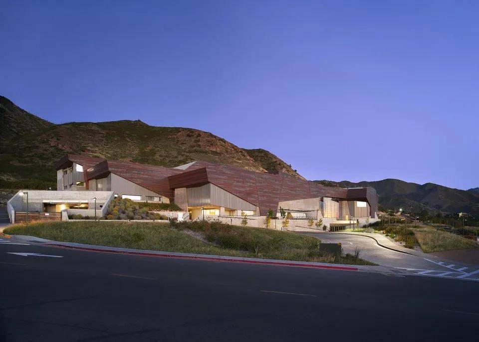 与自然环境的融合——犹他州国家历史博物馆_建筑