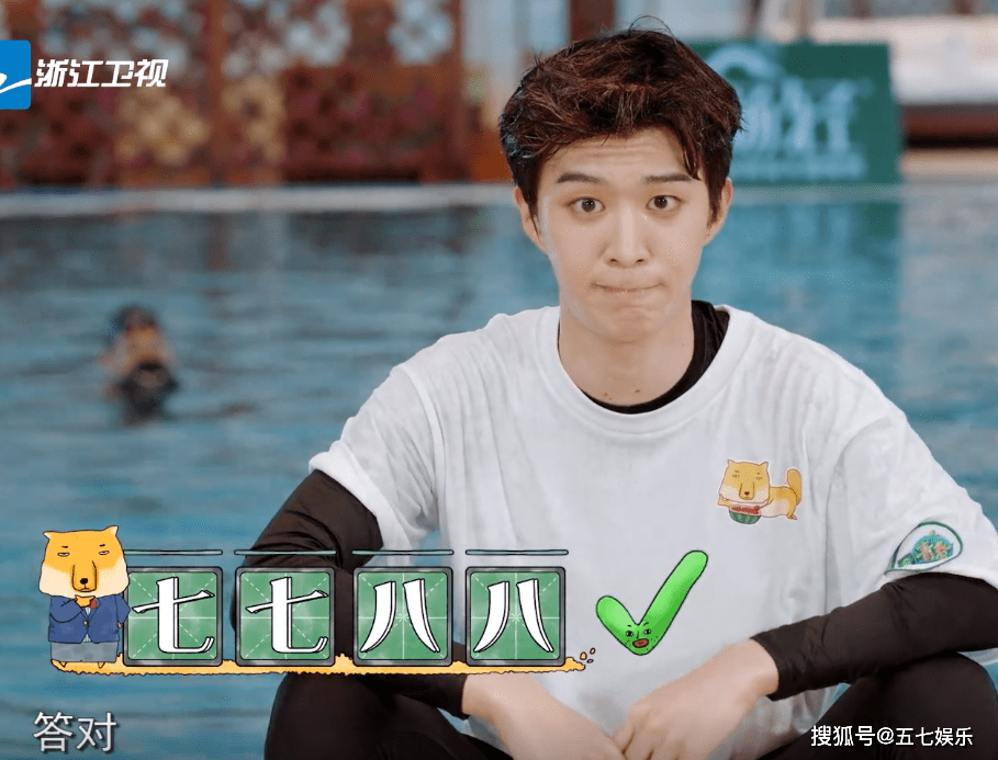 同样是和贾玲逛街,范丞丞和周深,一个像男友,一个只是弟弟!