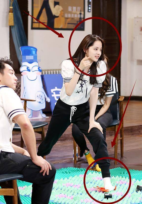 《跑男》欧阳娜娜踩指压板"公然作弊",看脚下垫的啥?