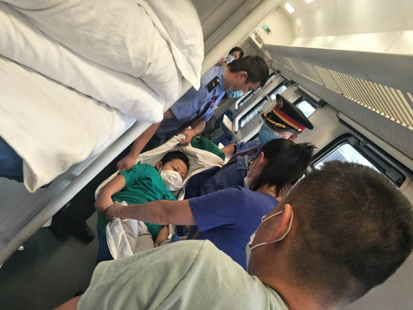 从南到北的温暖"回家路"2020年8月3日由上海开往延安方向的k560次列车