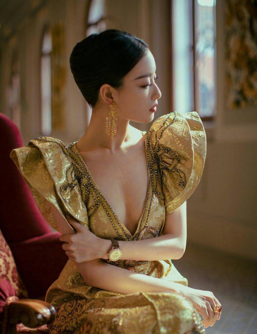 倪妮钟楚曦同走红毯差异竟然这么大两人正面pk倪妮更胜一筹