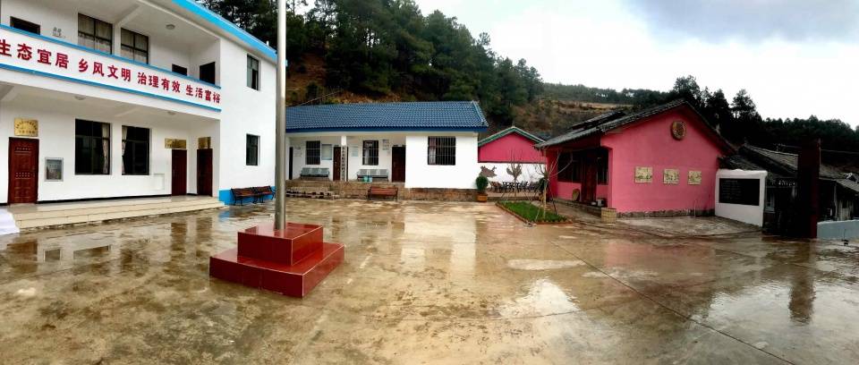 云南牦牛坪村扶贫干部铁汉柔情