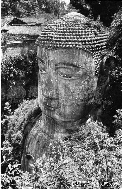 老照片1939年乐山大佛千疮百孔面目全非