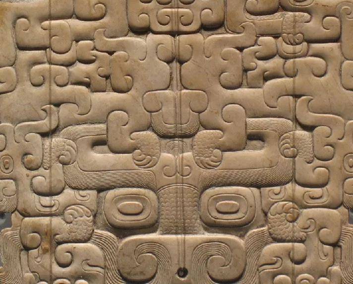 压地起突的浮雕的出现亦是春秋一大突破,为战国玉器的发展奠定了坚实