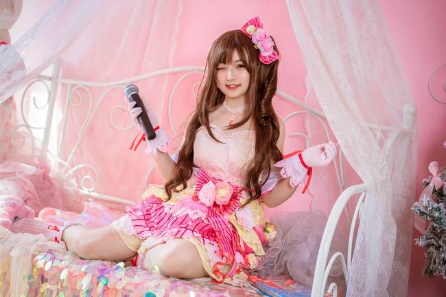 cos偶像大师灰姑娘岛村卯月报到