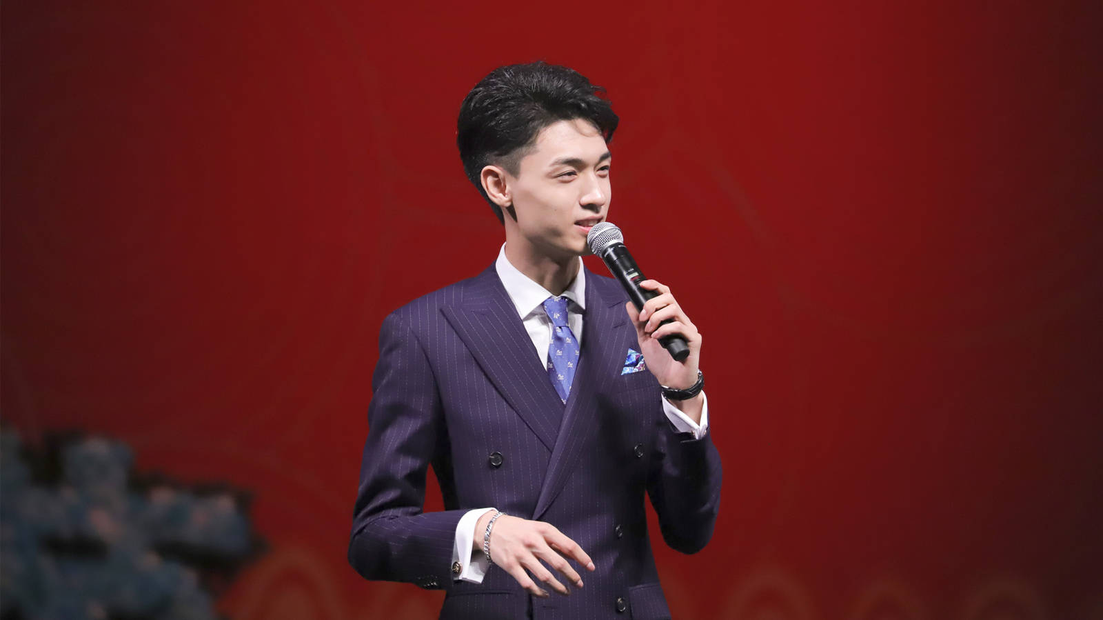 秦霄贤1条微博9小时互动200万次,娱乐圈顶流不过如此