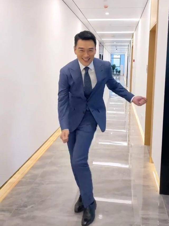 王耀庆带着杨洋再跳魔性舞蹈才知道跳舞看脸杨洋跳舞是偶像剧
