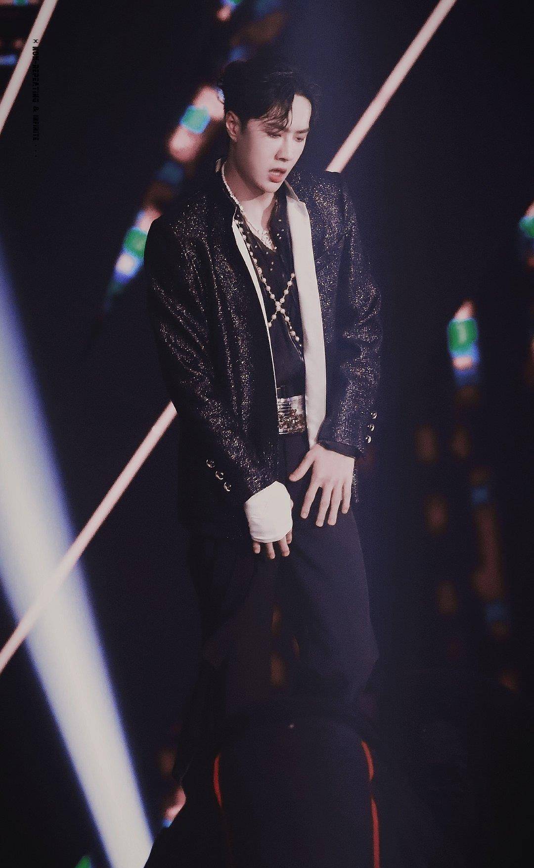 王一博《龙拳》舞台炸出圈了!王一博登多国热搜榜