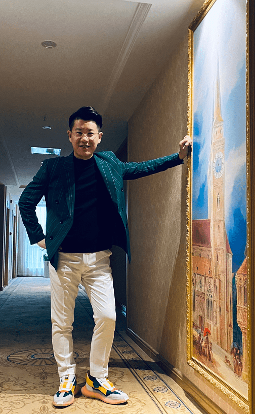 相声演员微博发表"杀女友"不当言论,德云社大管家发声:慎言_章绍伟