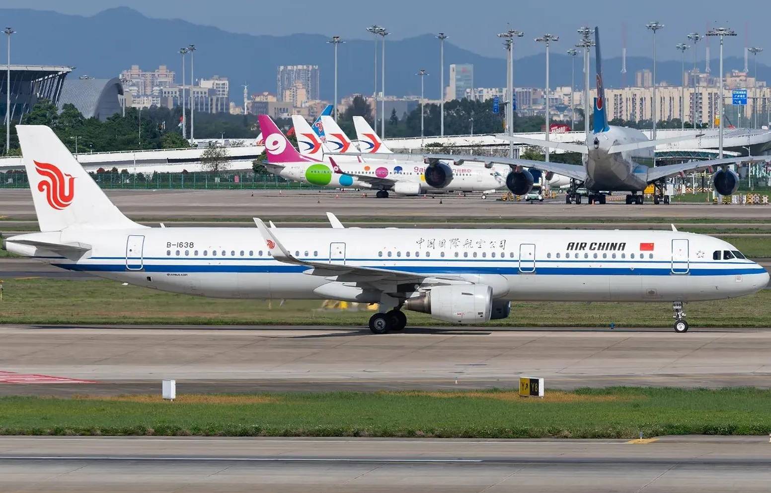 突发国航一航班120秒内突降一千米2名乘务员受伤