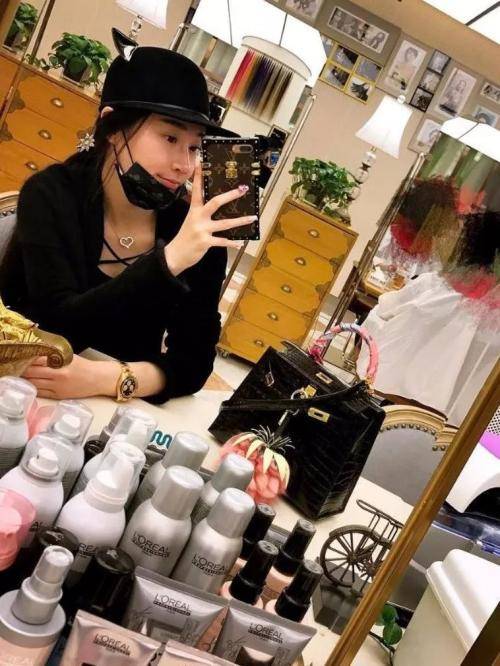 阅遍无数富豪:爱开超跑炫富的都是小咖_富人