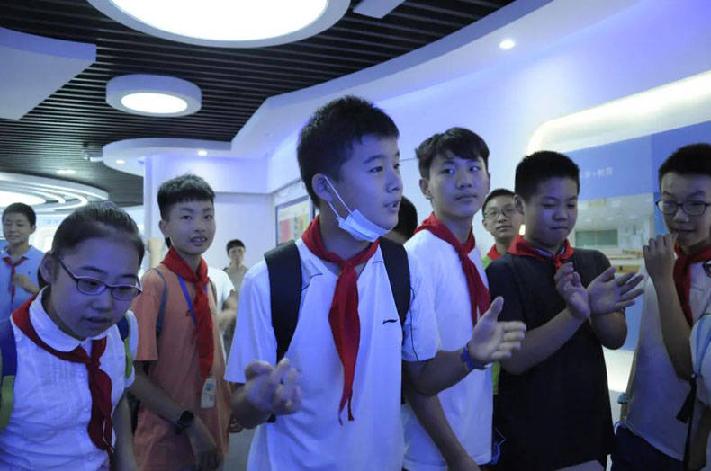 后浪来了17位苏州中学伟长实验班学生前来体验声学黑科技