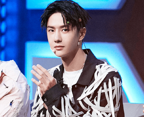 明星锡纸烫后,周震南乖巧,王一博独特,千玺变大头弟弟!_手机搜狐网