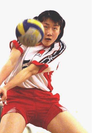 八一女排的白云身高187厘米,这是2000年至2010年国内排球界的最强支撑