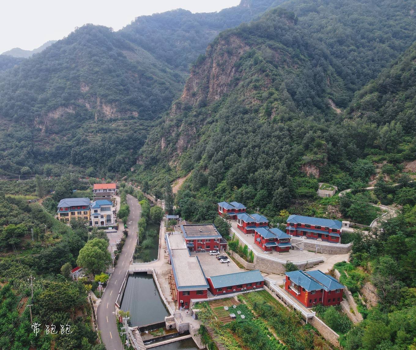 原创古风诗上庄:村民边劳作边吟诗,游人隐居山谷把酒言欢