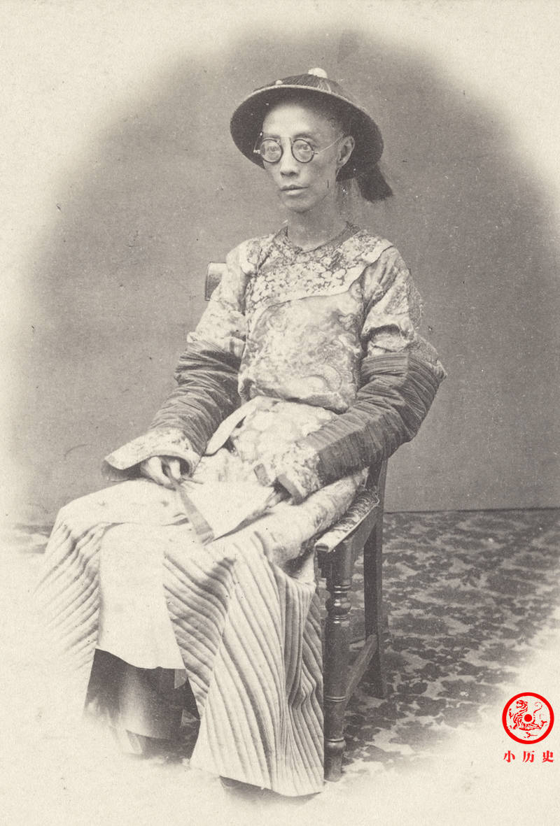 细心的网友留言提问:溥伦的衣服上怎么绣着龙?他