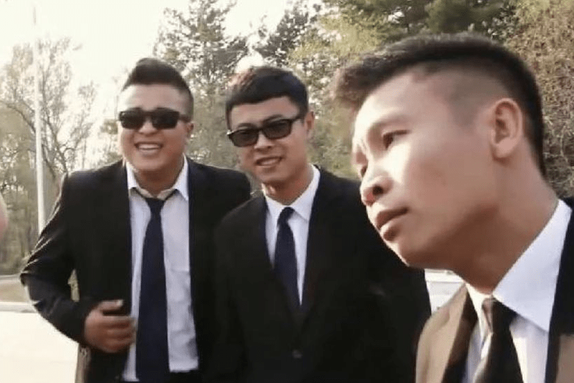 2012年夏天,他领一帮二人转演员拍了二龙湖浩哥_张浩