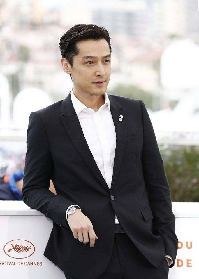 胡歌太有男人味西装革履真有气场魅力值爆棚